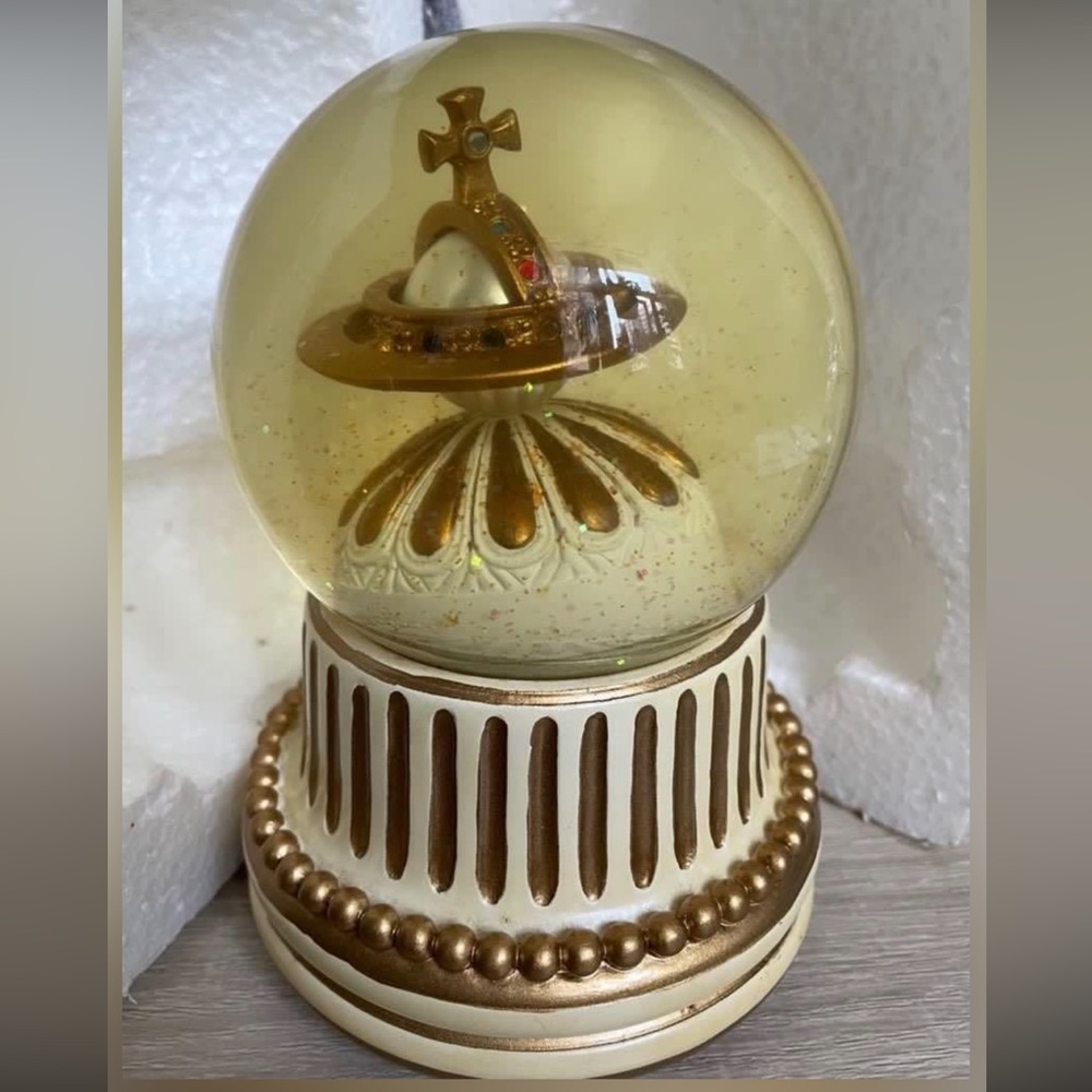 Rare & collectible Vivienne Westwood ORB music box Limited VIP Gifts Souvenir
